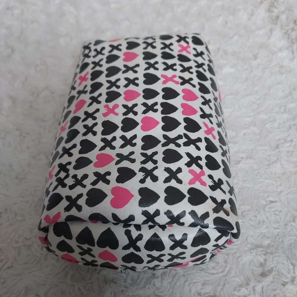 Hearts & Kisses small durable cosmetic makeup toiletry bag Travel Vacation